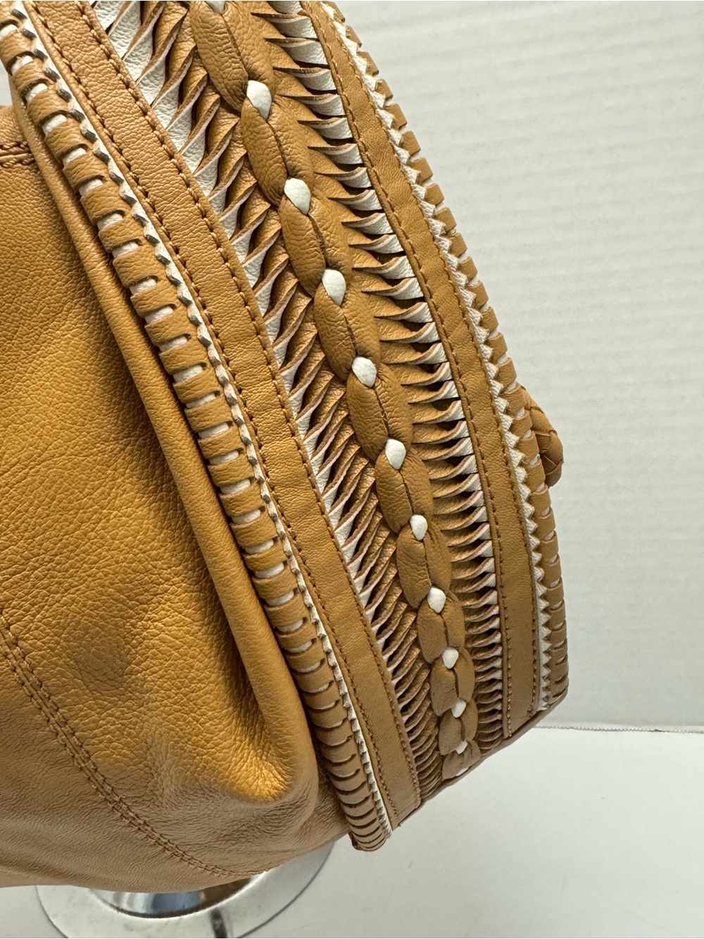 Women’s Tan Leather Hobo Bag - Stylish Everyday Shoulder Bag - Picture 4 of 12